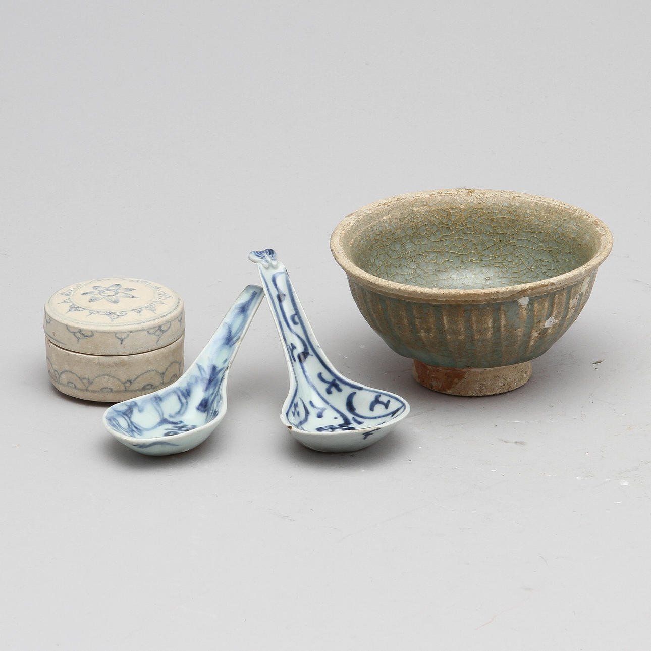 PARTI KERAMIK, 4 delar, Kina, 13-1500-tal resp 1800-tal.