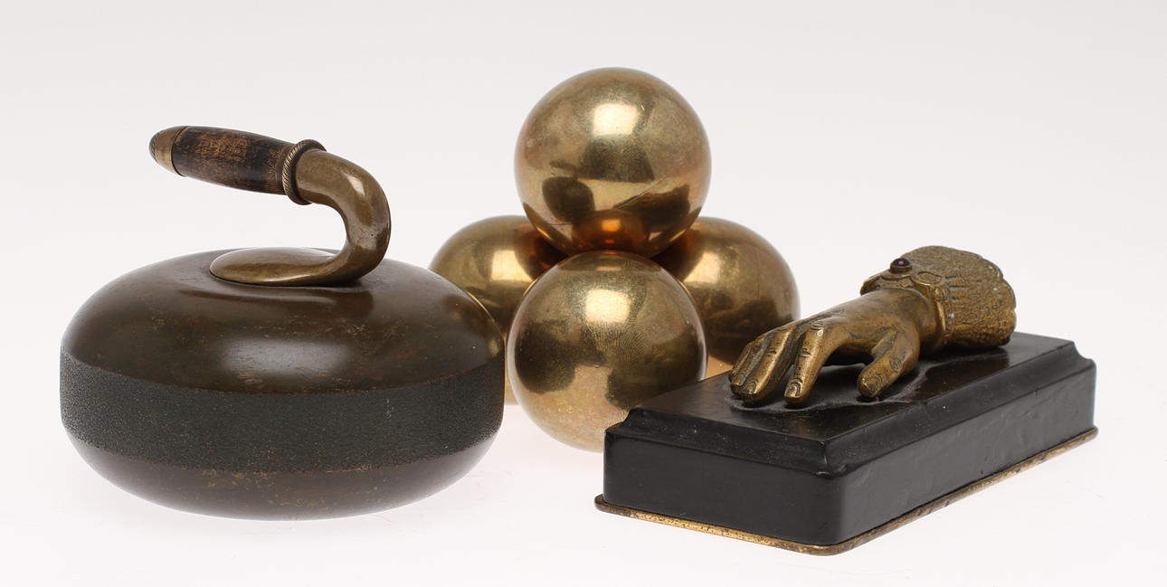 BREVPRESSAR 2 st, BETJÄNTKLOCKA, 1900-tal.