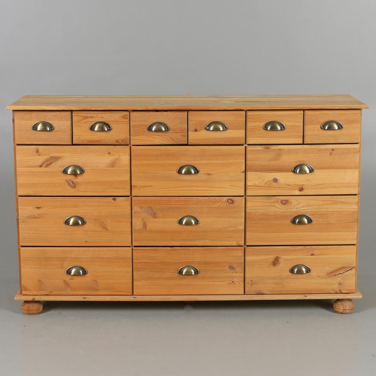 KÖPMANSDISK, furu, sent 1900-tal.