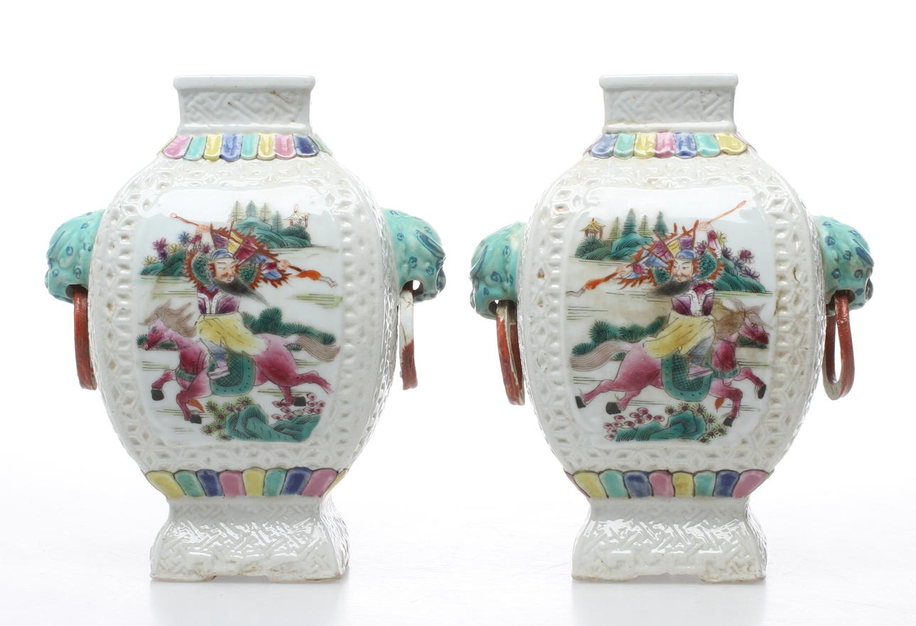 VASER, med hänklar, 1 par, porslin, Kina.