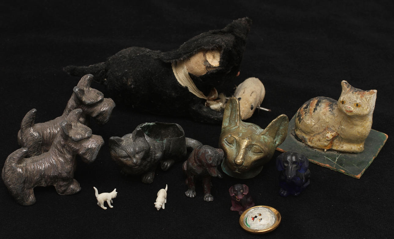 KATT & HUNDFIGURINER mm, 12 delar, 1900-tal.