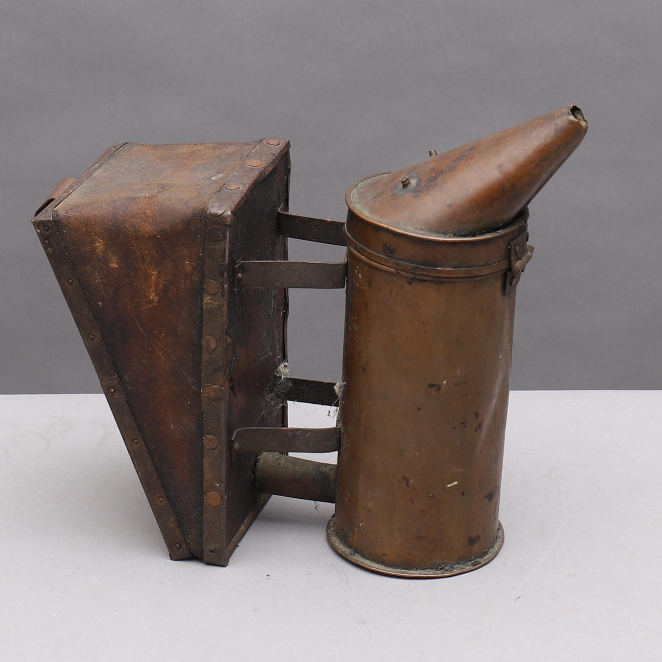 BEE SMOKER, copper.