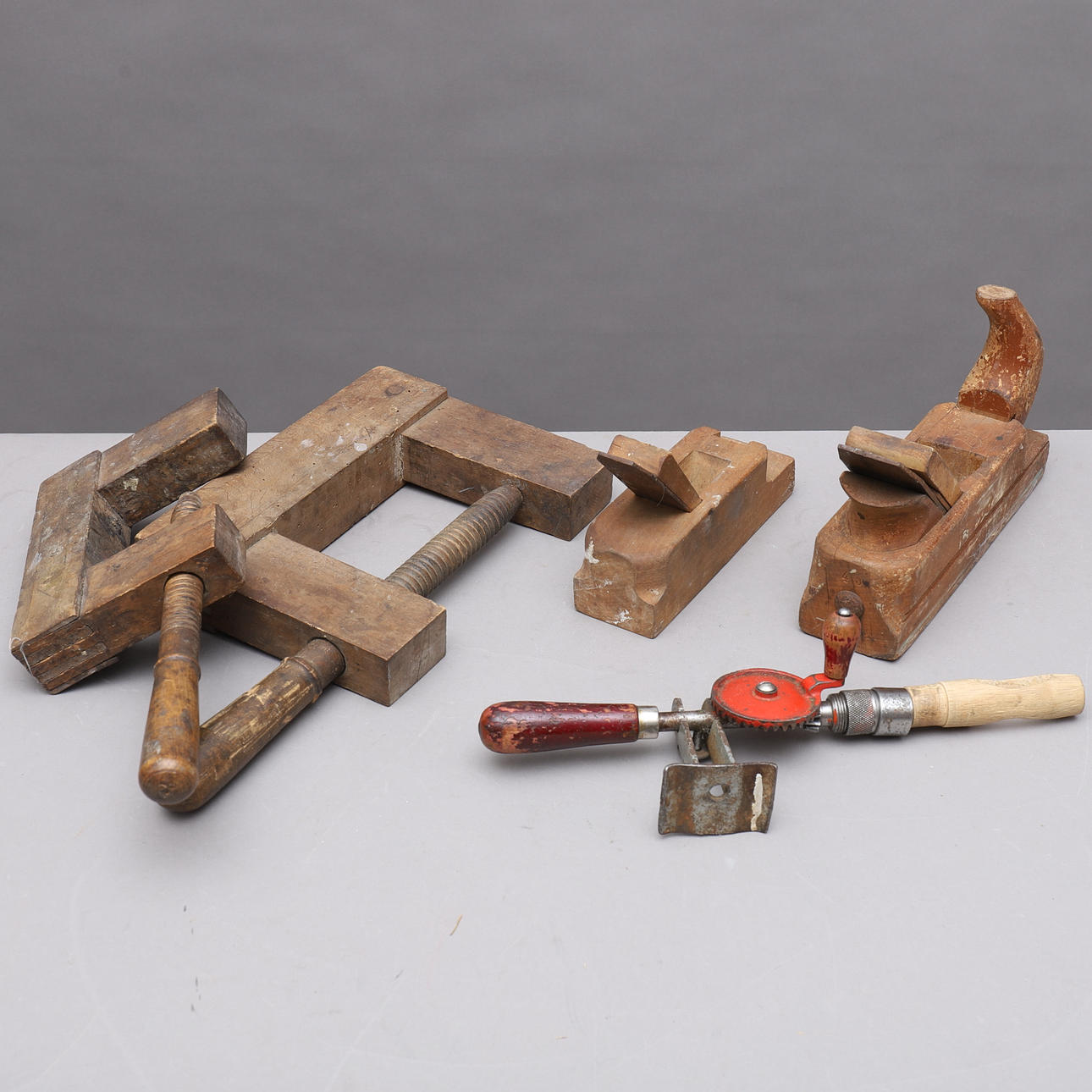 HERRAMIENTAS DE MADERA, 5 partes, i.a. efectivo.