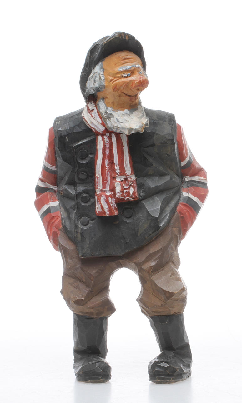 FIGURIN, skuret och bemålat trä, signerad Wallgin.