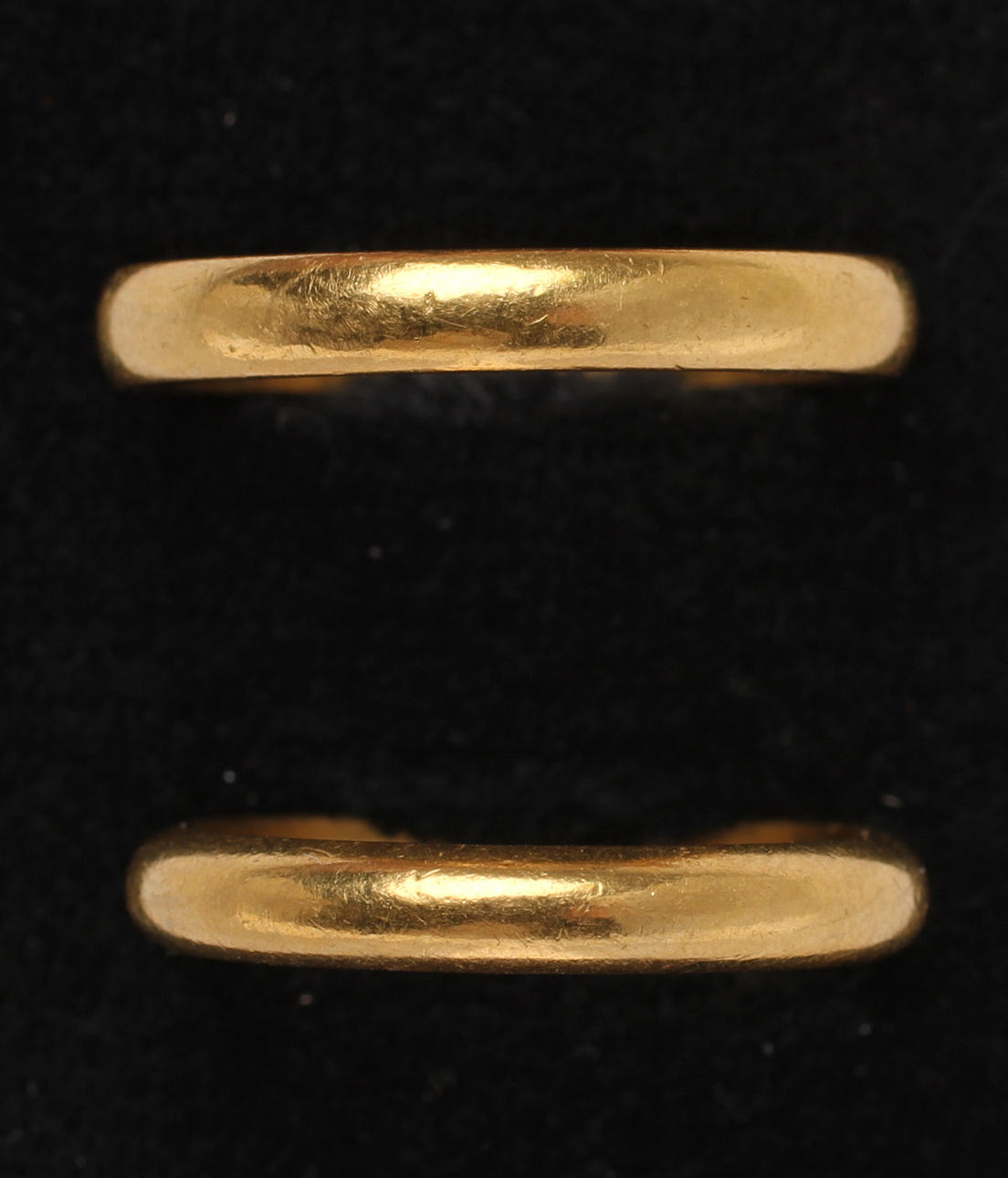 RINGAR, 2 st, 23k guld. Tot vikt 11,4g.