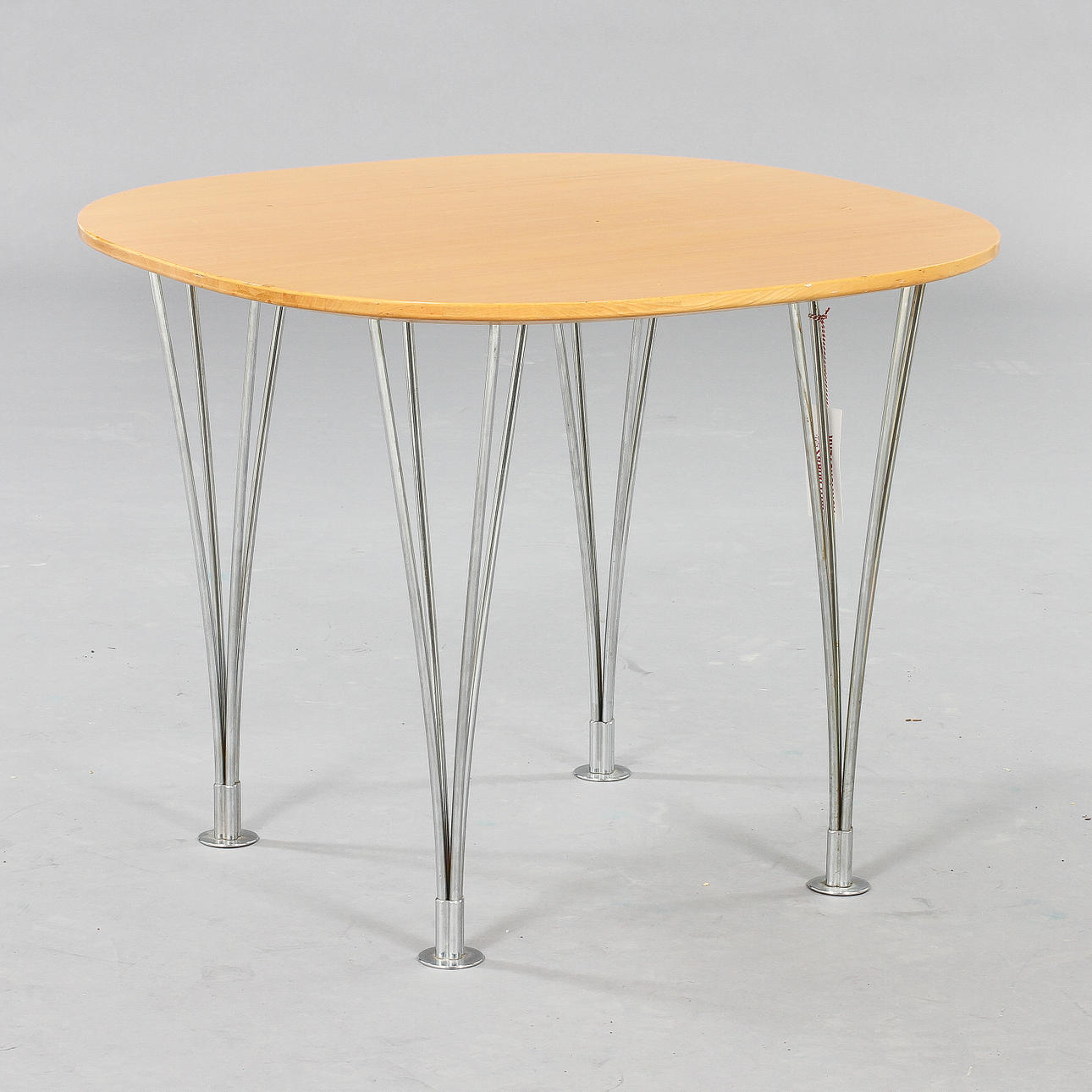 BORD, "Supercirkel", Bruno Mathsson och Piet Hein, 1900-tal.