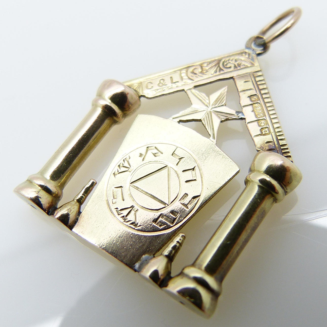 COLGANTE MASÓNICO ORO.