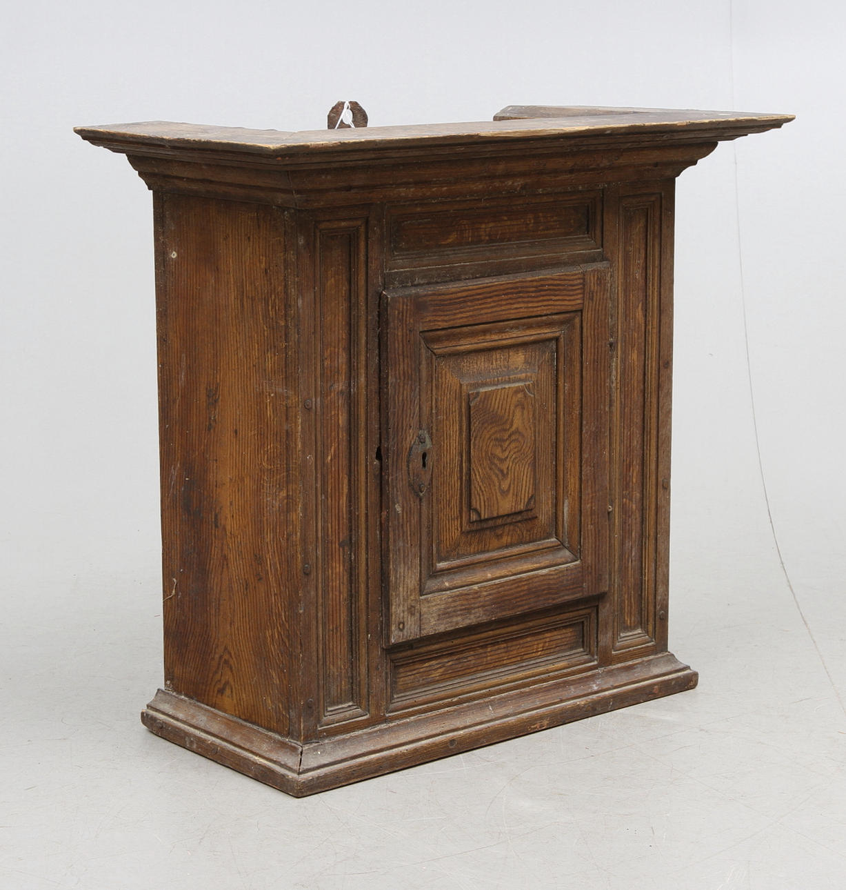 HÄNGSKÅP, allmoge, Skåne, 1700-tal.