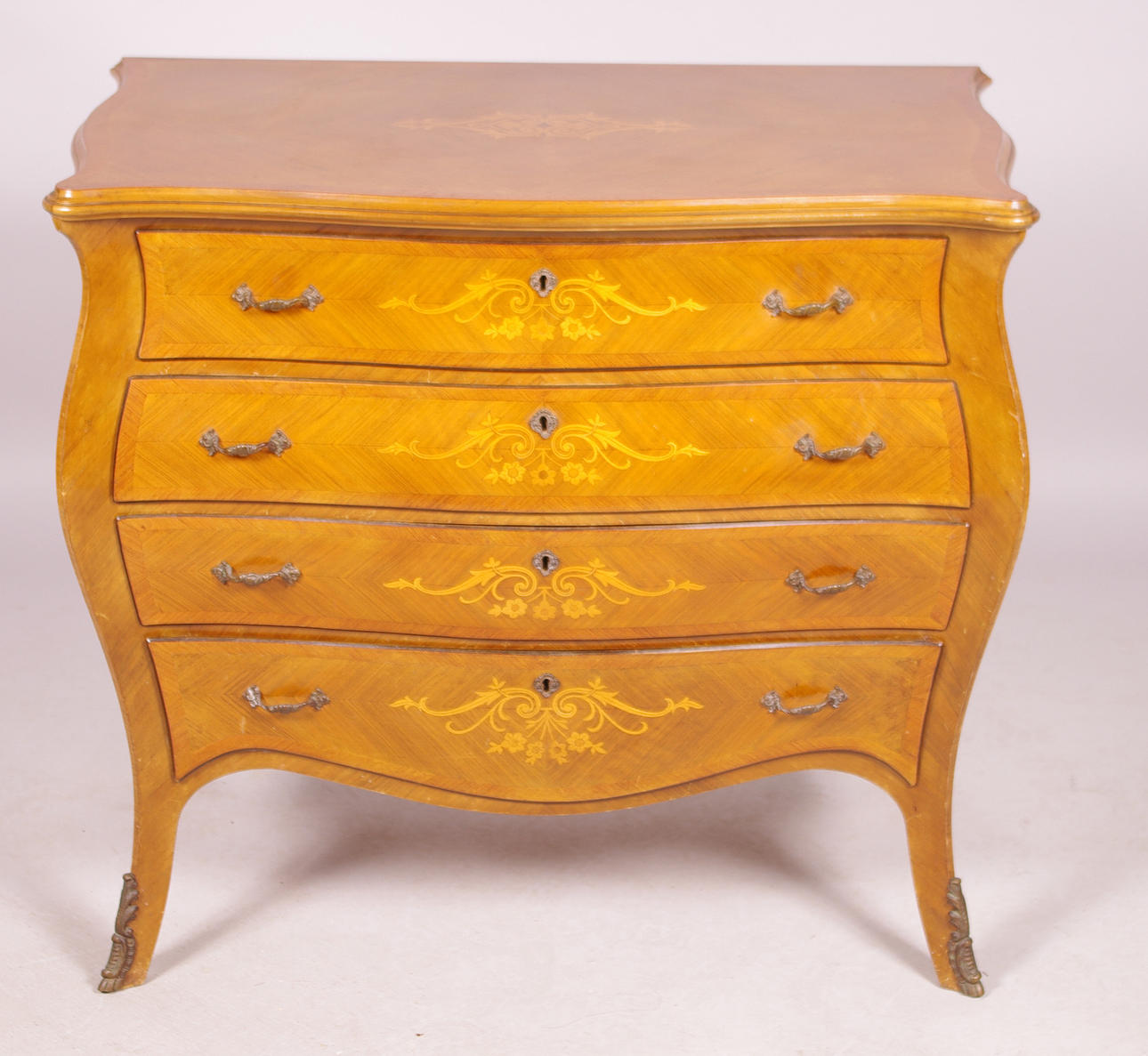 BYRÅ, 4-lådig, mahogny, intarsia, rokokostil, 1900-tal.