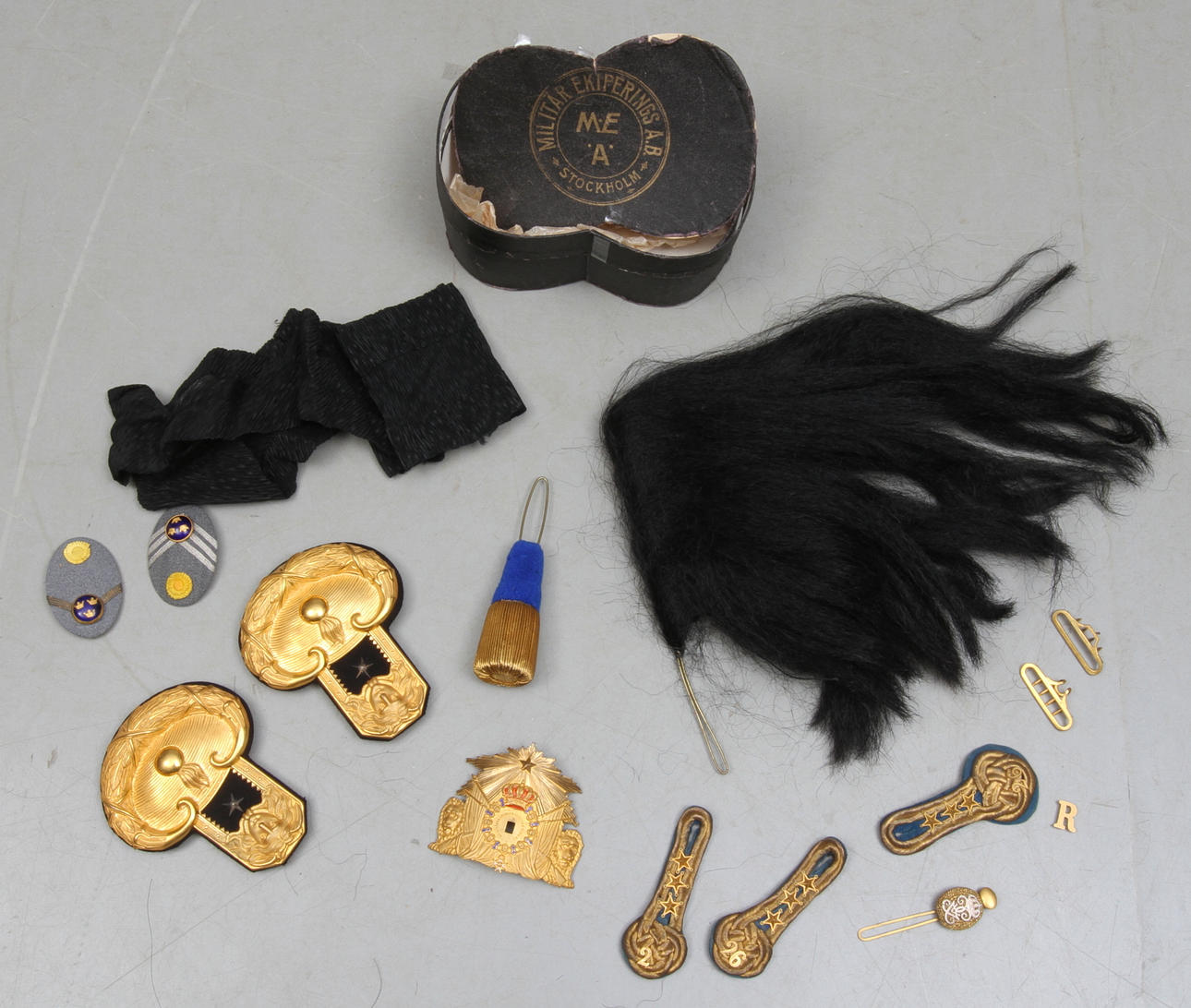 PARTI MILITARIA, bla Epåletter, m/1849 för grenadjärregemente.