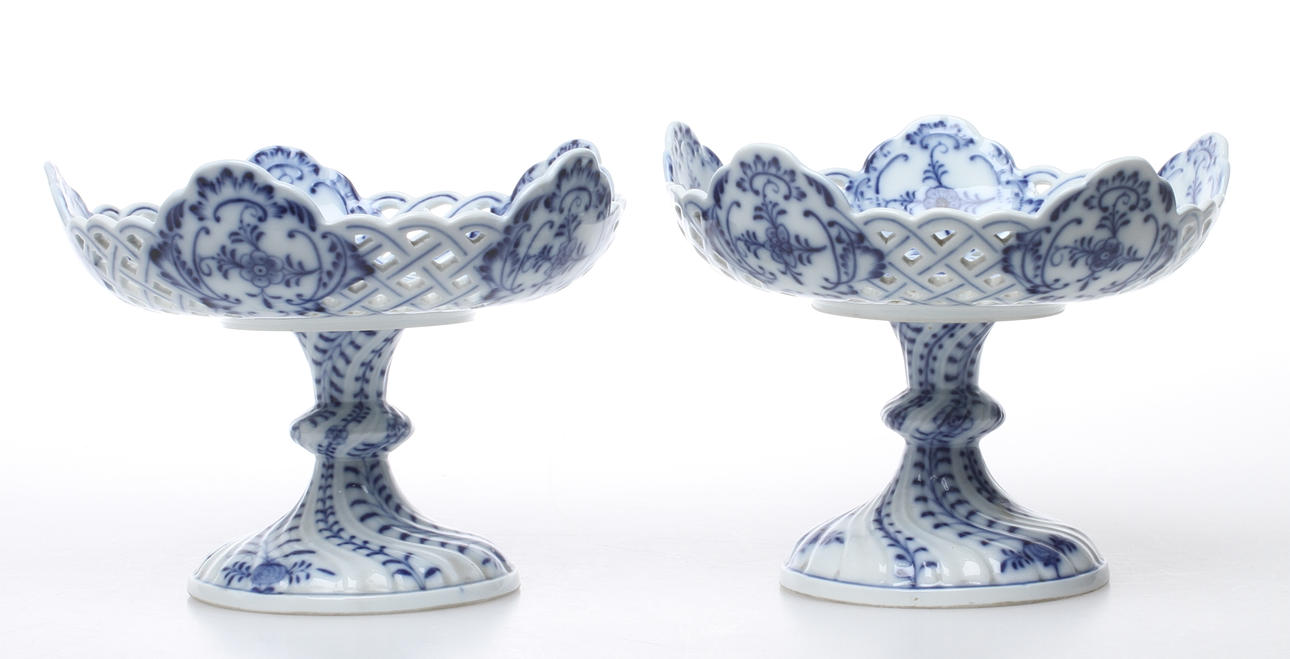 FAT PÅ FOT 1 par, porslin, Meißner Ofen- und Porzellanfabrik / C Teichert. Omkring sekelskiftet 1900.