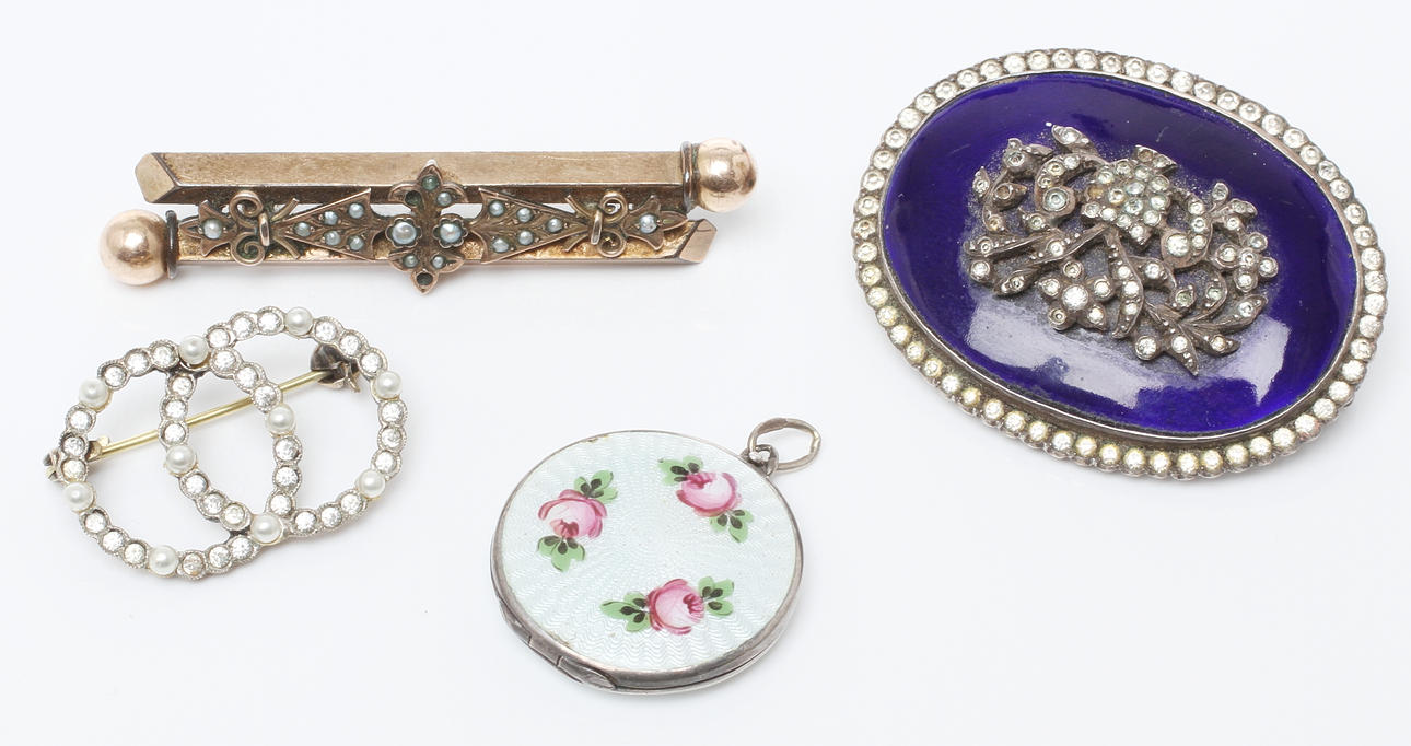 SMYCKEN, 4 delar, delvis silver. 1800/1900-tal.