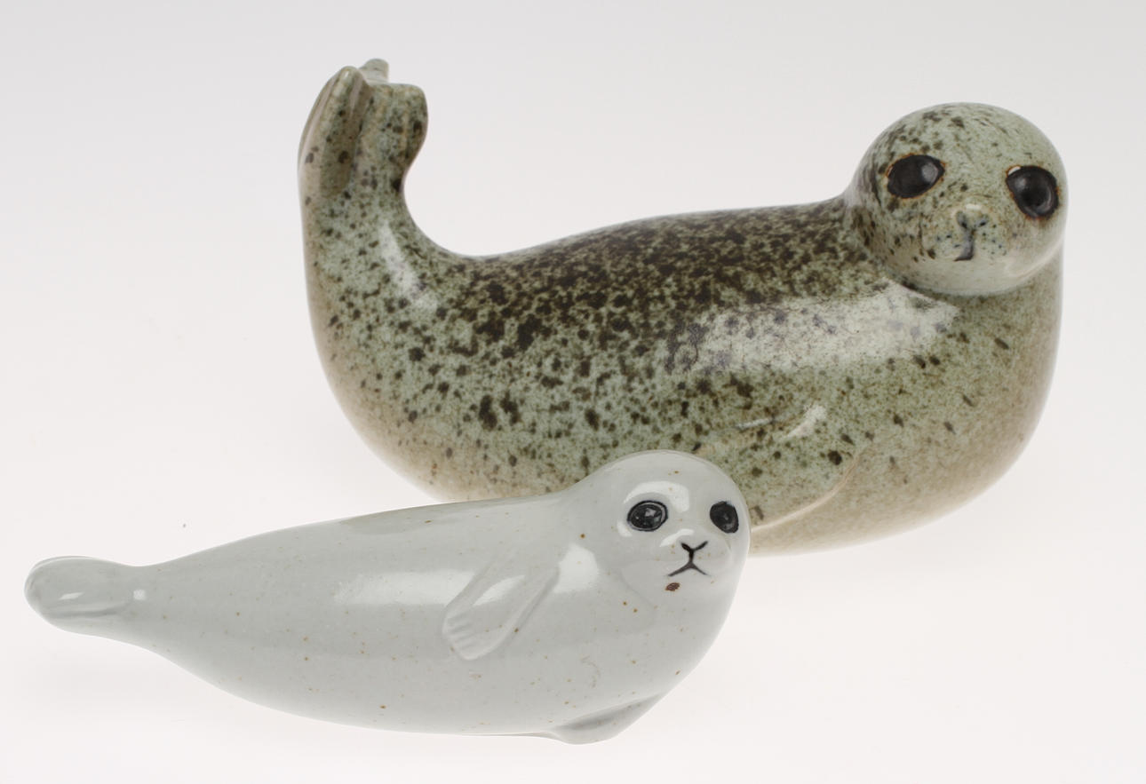 FIGURINER, 2 st., Sälar, stengods. Lisa Larson, Gustavsberg.