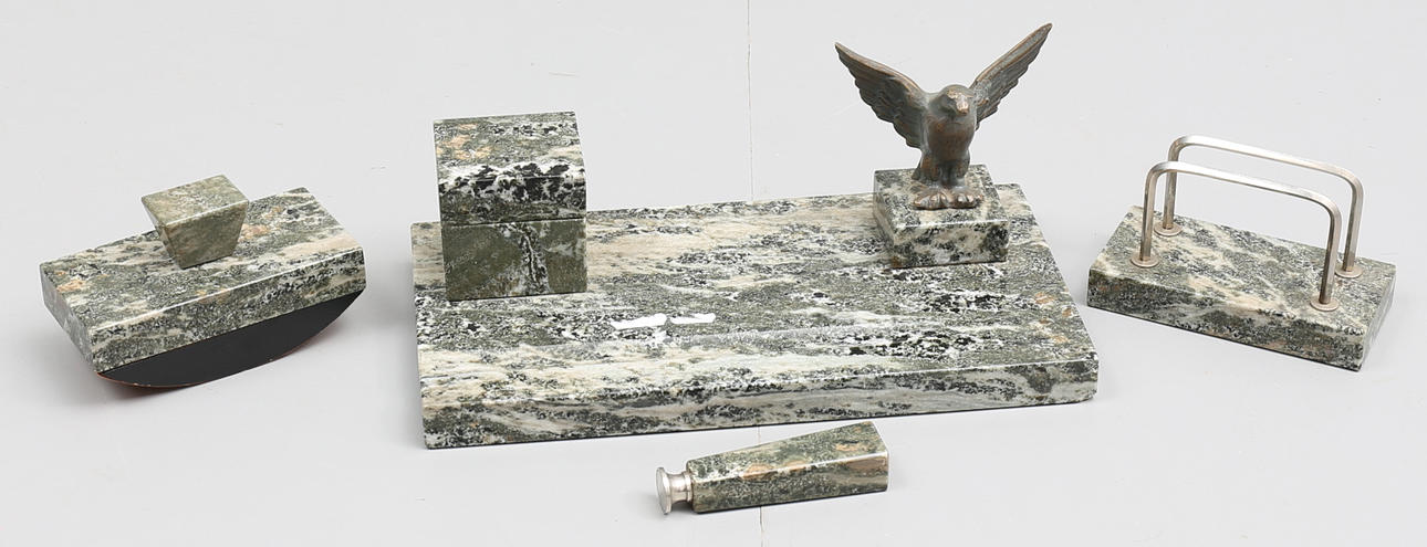 SKRIVBORDSUPPSATS, 4 delar, 1900-tal.