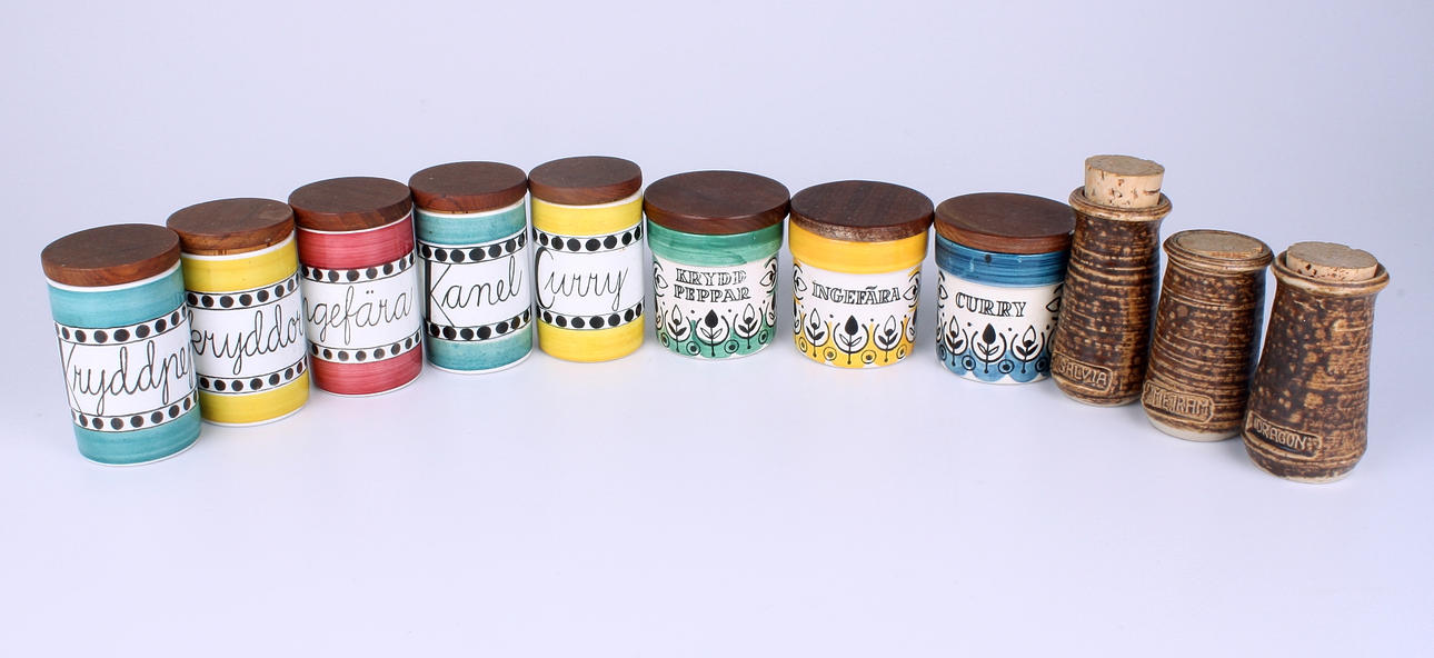 KRYDDBURKAR, 11 st, keramik, bl a Marianne Westman, Rörstrand Arom.