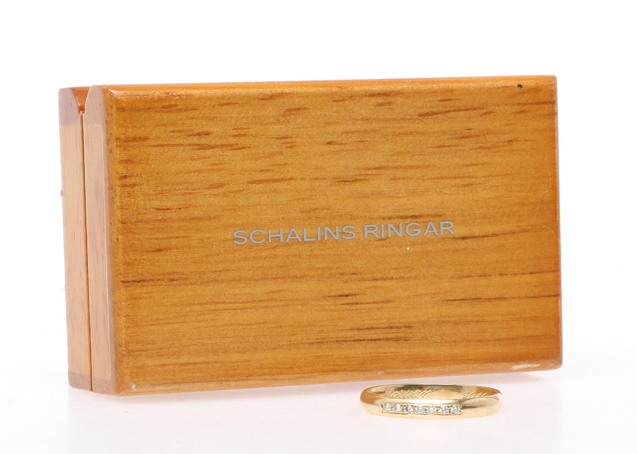 RING, 18k guld med diamanter om tot enligt gravyt 0,07ct, Schalin, 2000-tal.