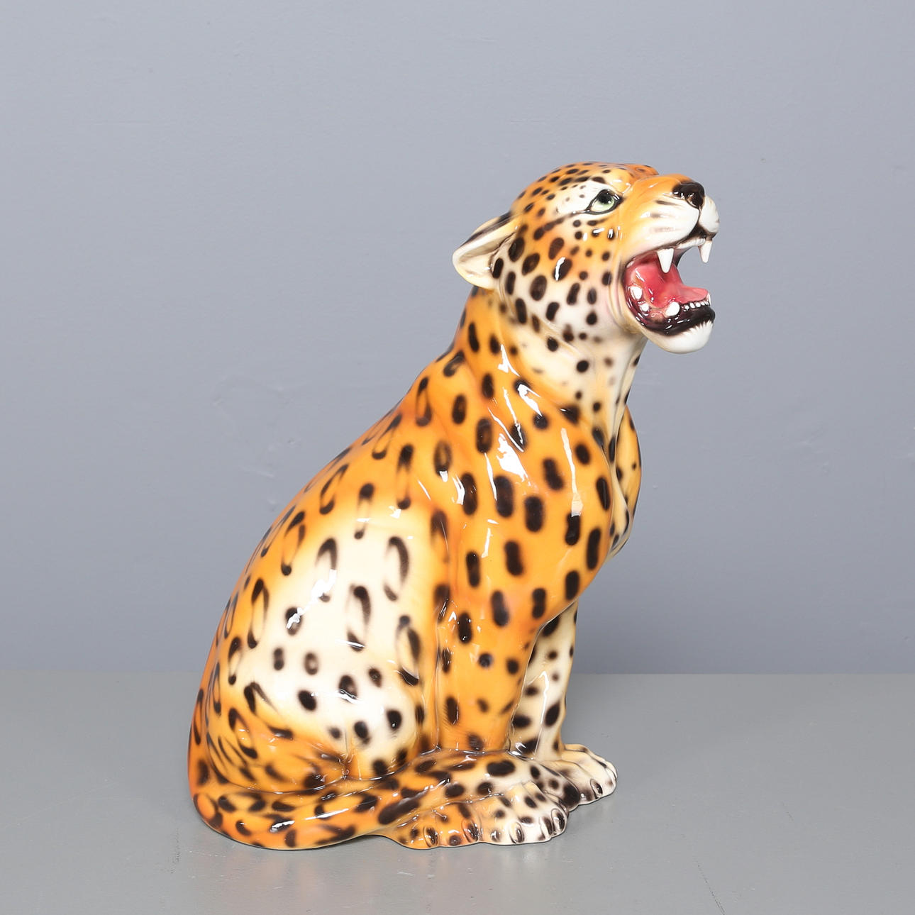 FIGURIN i porslin, Leopard, Italien.