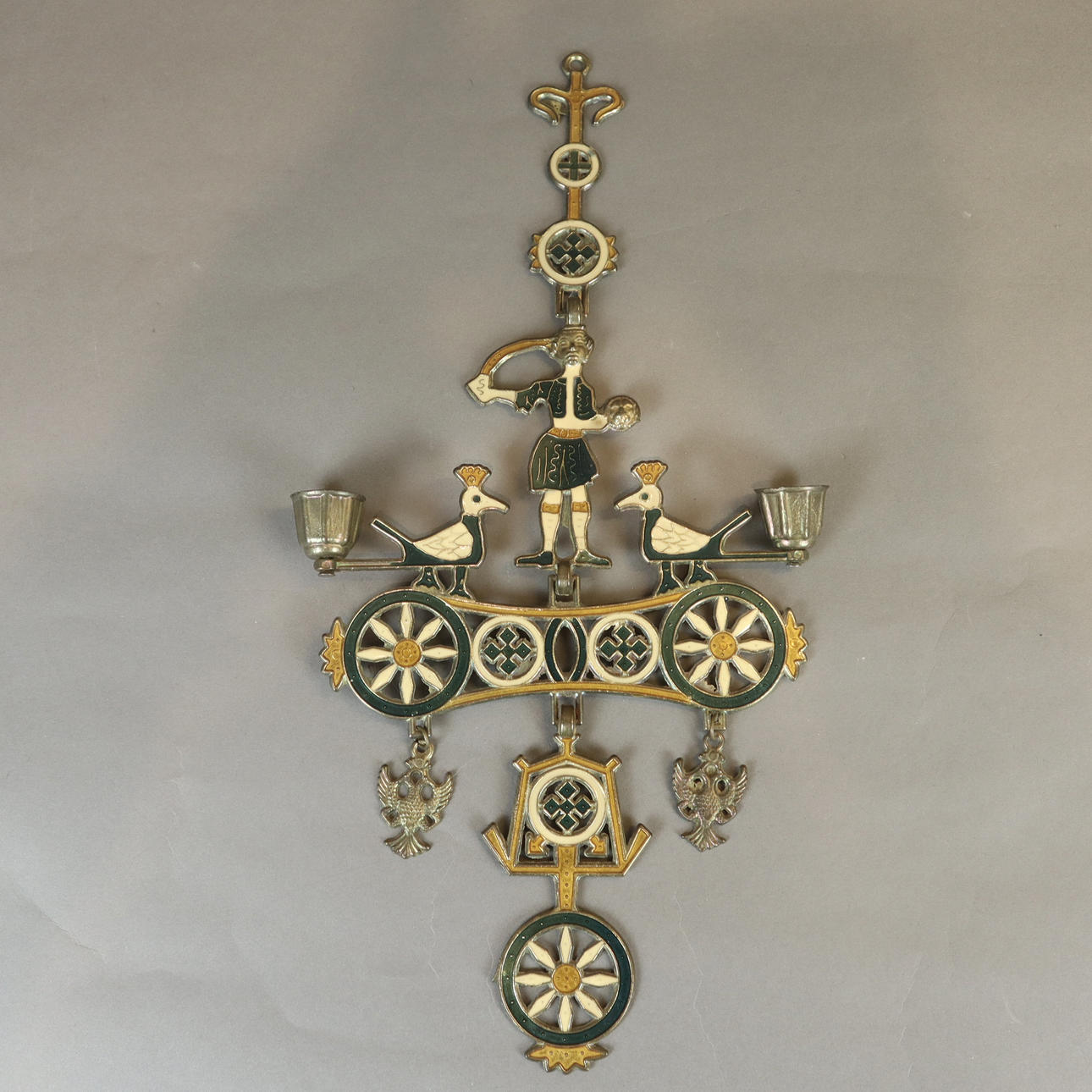 PORTAVELAS - probablemente Grecia, latón.