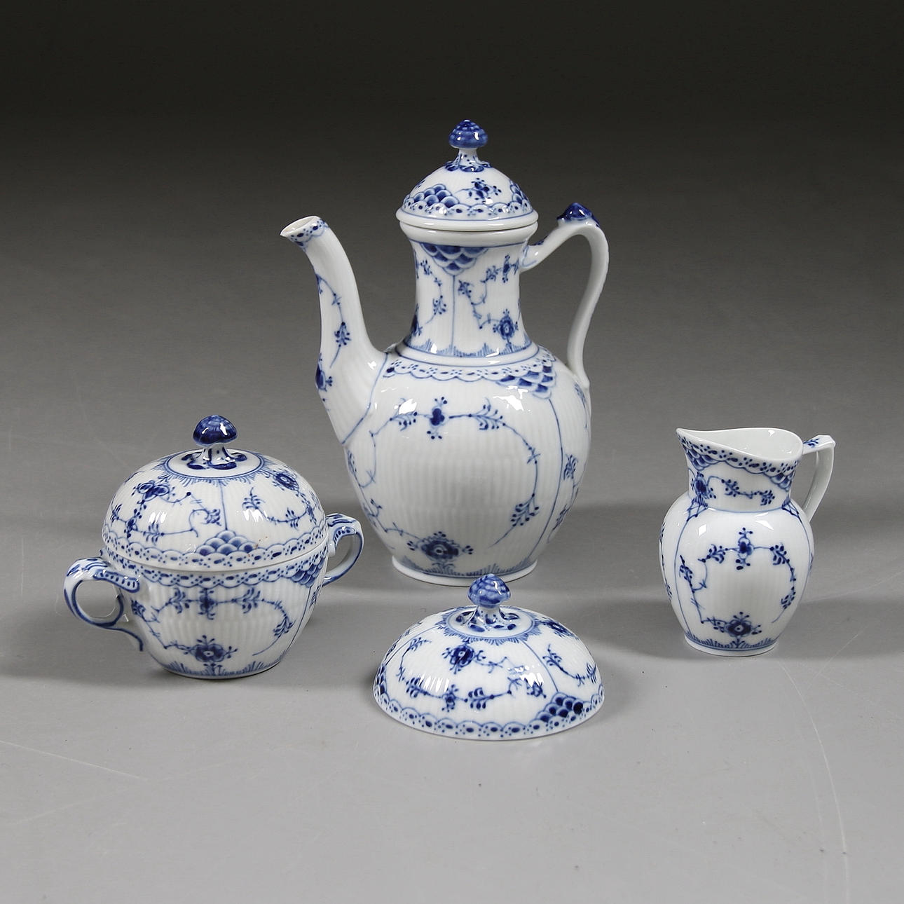 KAFFESERVIS, 4 delar, porslin, "Musselmalet", Royal Copenhagen.