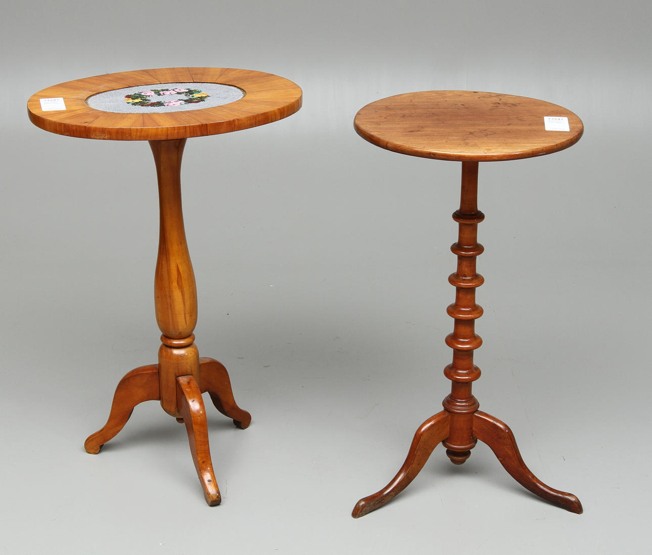 PELARBORD, 2 st, bl a med pärbroderi på skivan. 1800-tal.