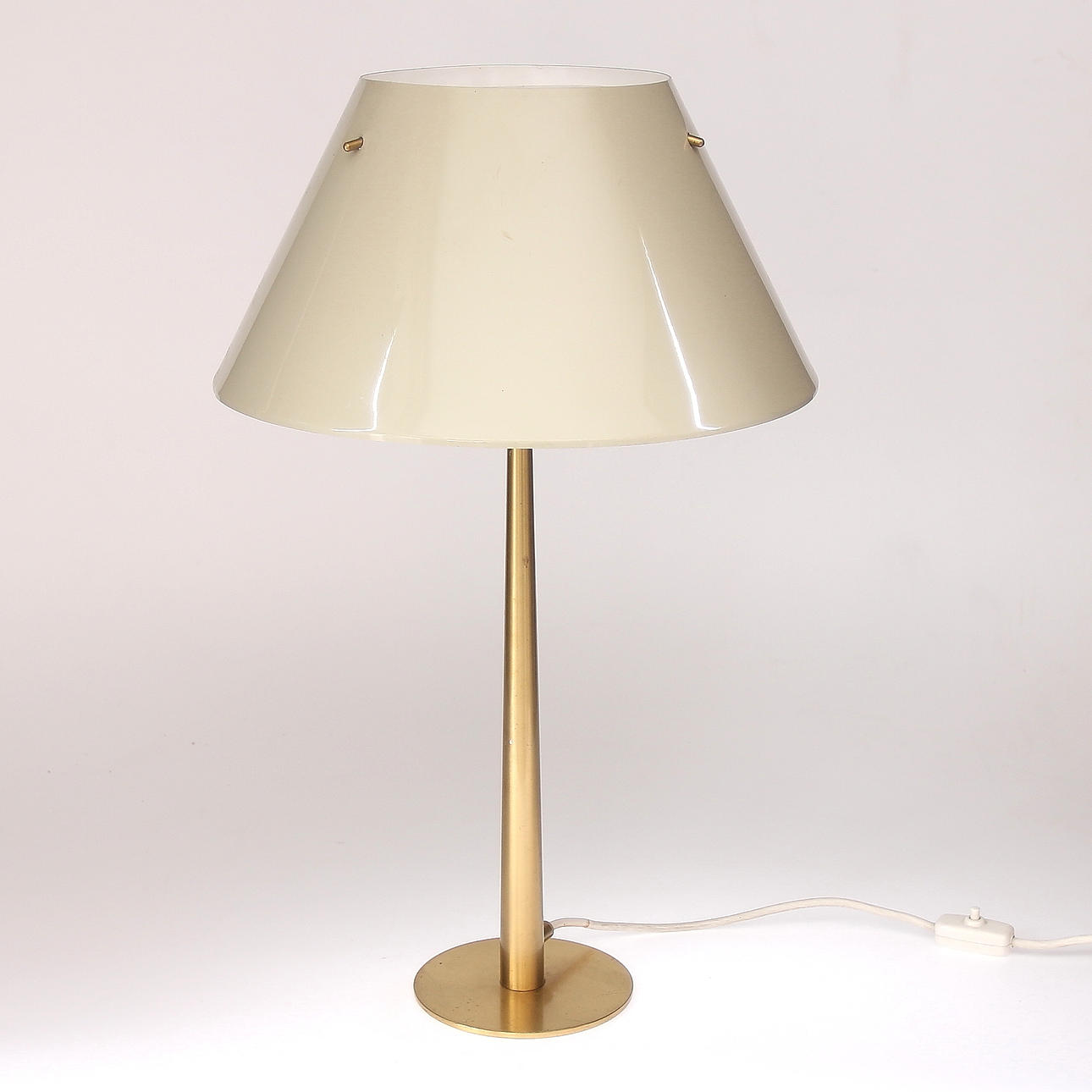 BORDSLAMPA, mässing och plåt, Hans Agne Jakobsson, 1960-tal.