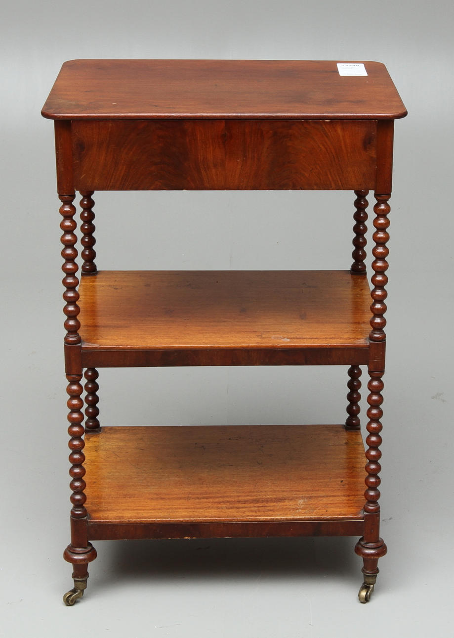 TIDNINGSBORD, med låda, hjultrissor, 1800-talets slut.