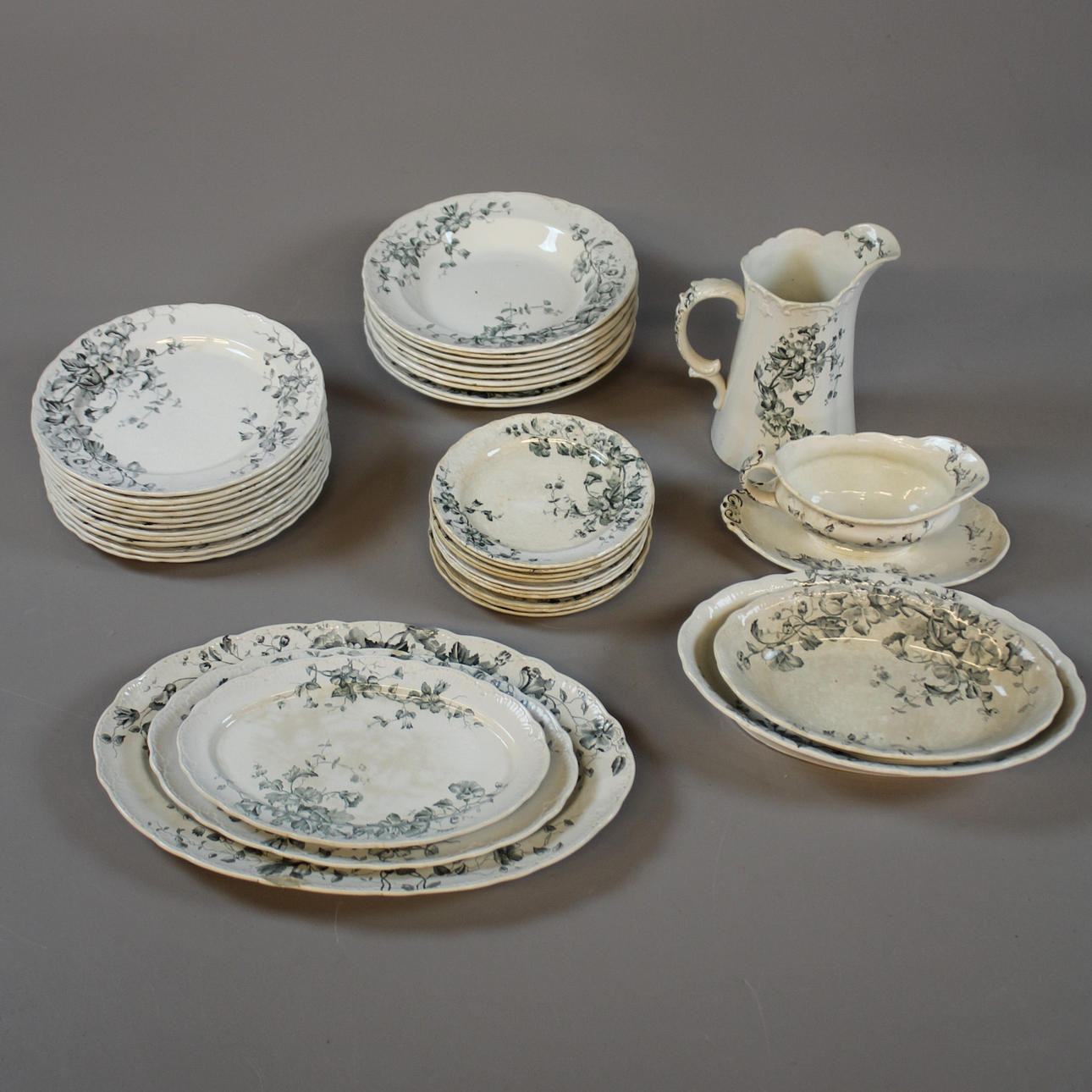 SERVICEDELE 37 stk, "hybenblomst" Gustavsberg.