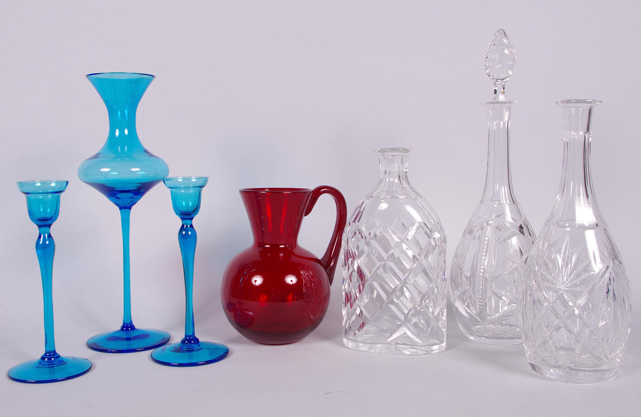 KARAFFER, VASER SAMT LJUSSTAKAR, glas.