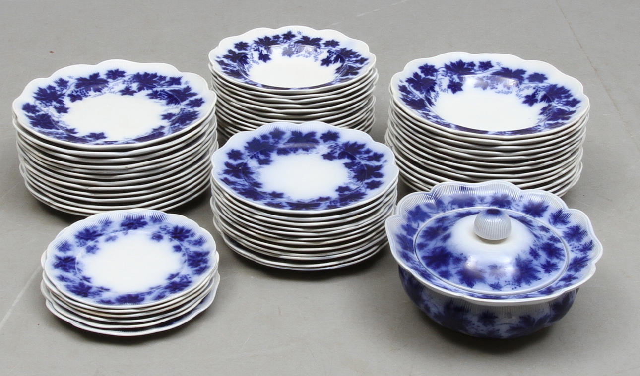 MATSERVIS, ca 70 delar, porslin, "Vinranka", Gefle.