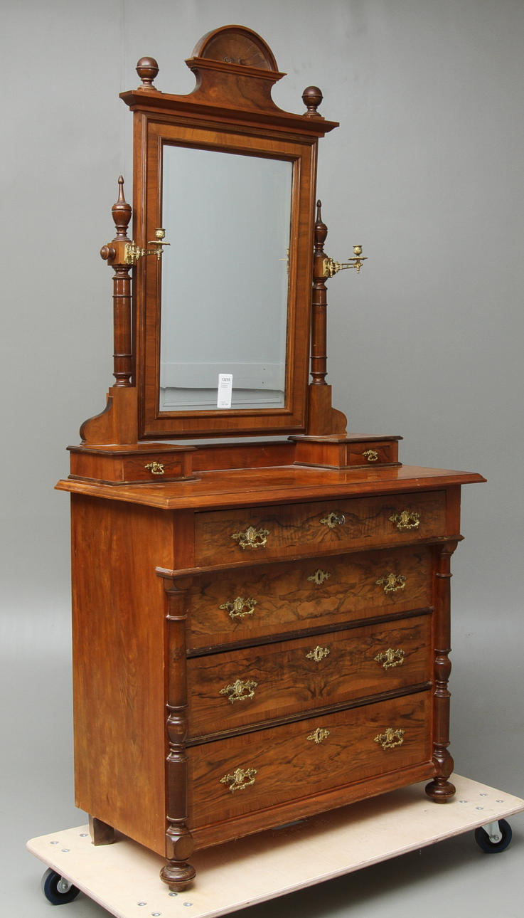 SPEGELBYRÅ, nyrenässans, 18/1900-tal.