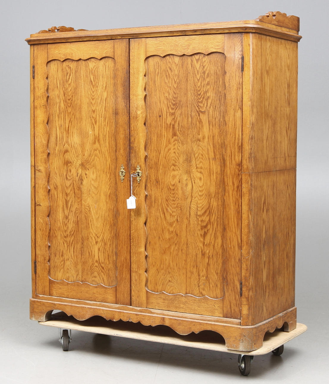 SKÄNKSKÅP, 1800-talets andra hälft.