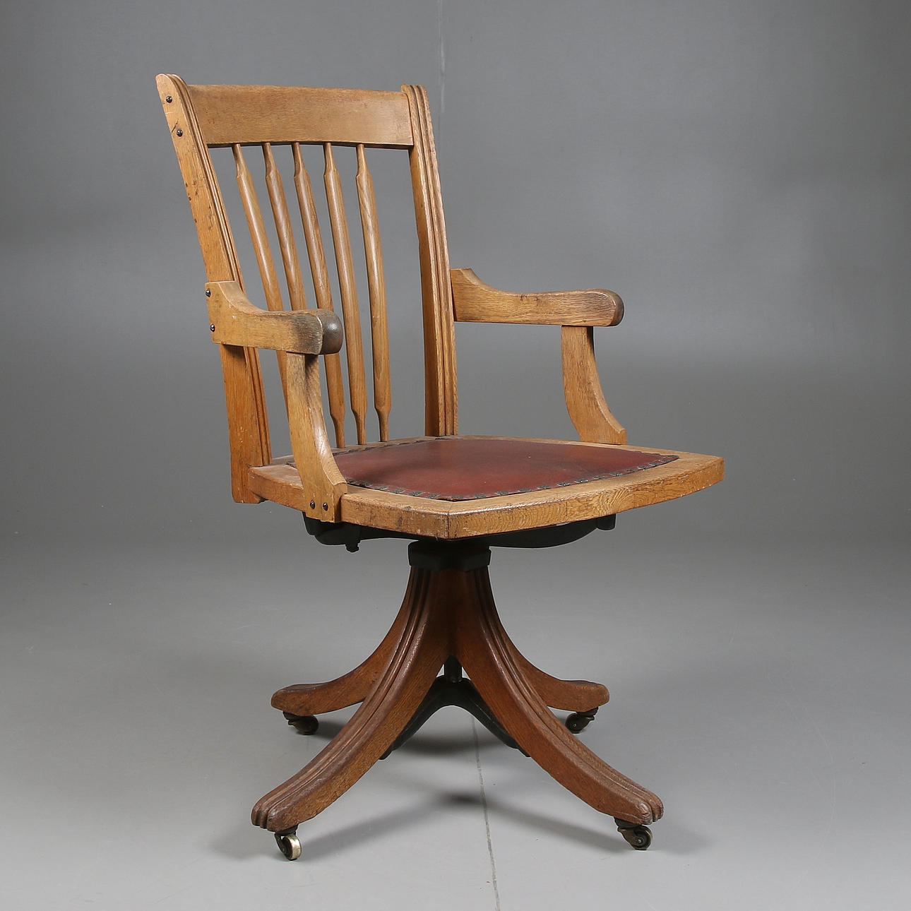 SKRIVBORDSSTOL, ek, 1900-talets början.