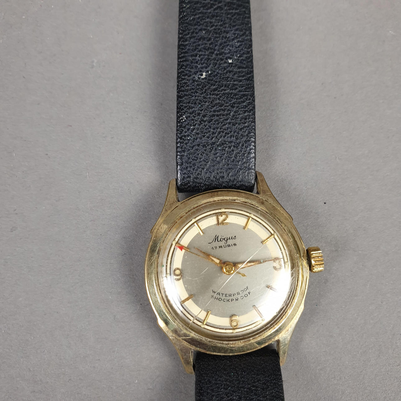 Mögus - Handaufzug.