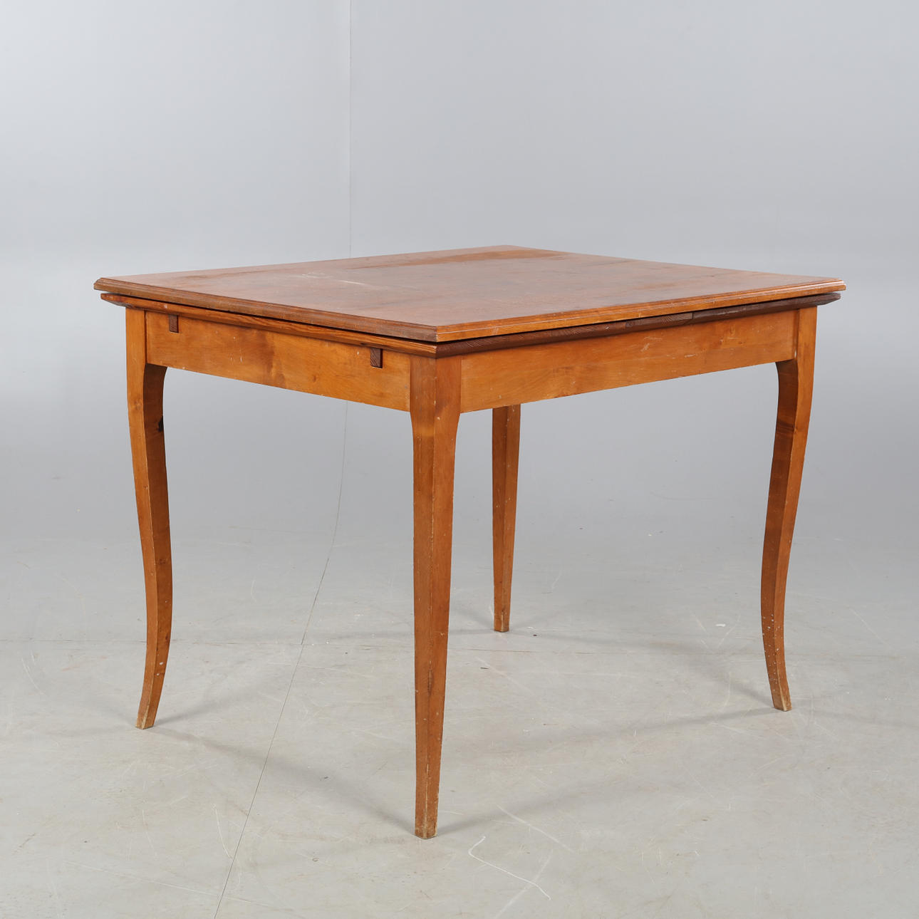 RUOKAPÖYTÄ, 1900-luvun puoliväli.