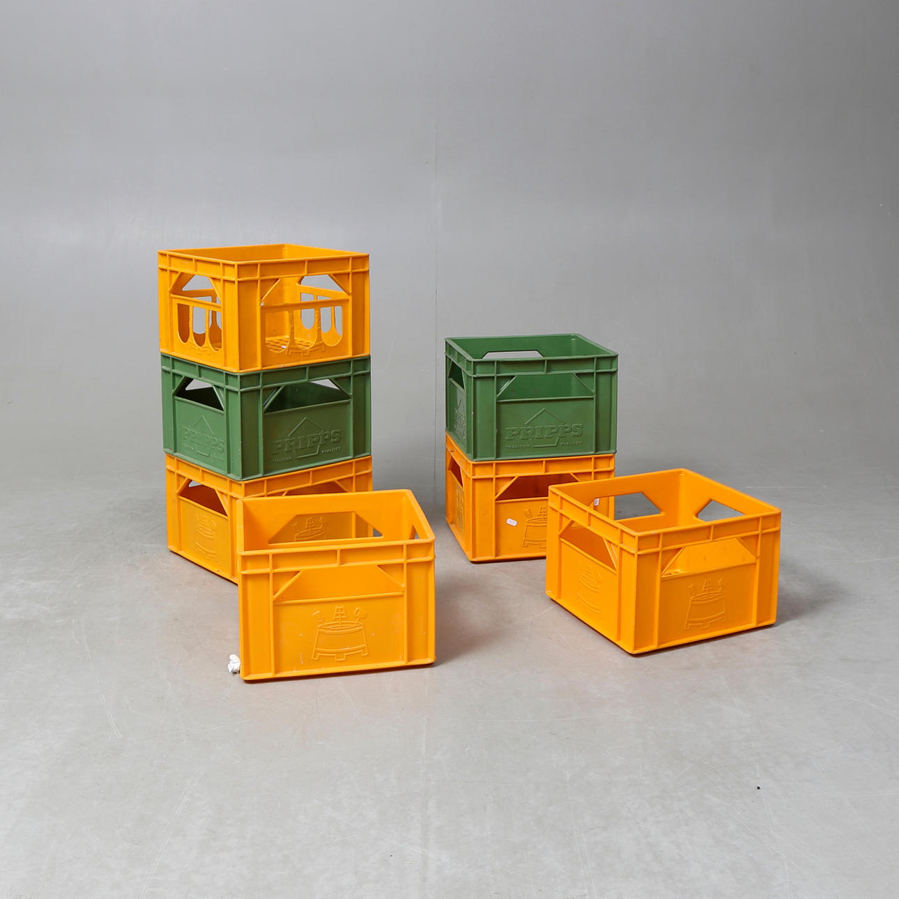 DRICKABACKAR, 7 st. Plast. Bland annat Pripps.