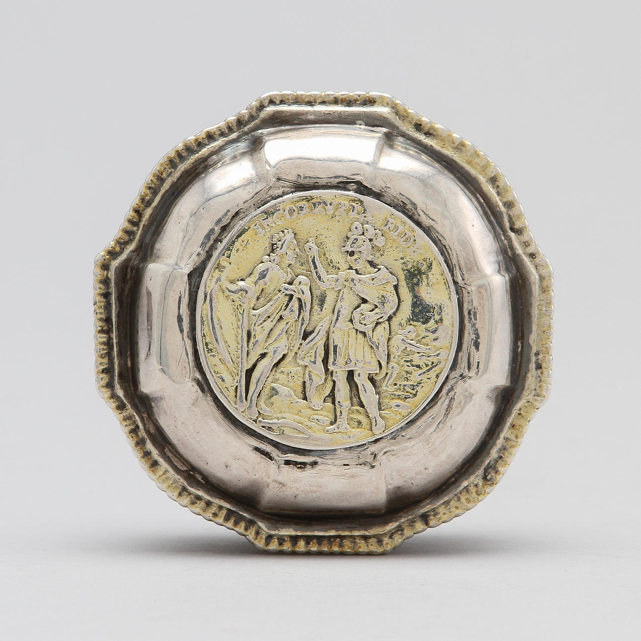 KYRKDOSA, silver, sannolikt Matthias Grahl Göteborg 1740-1776. 64 gram.