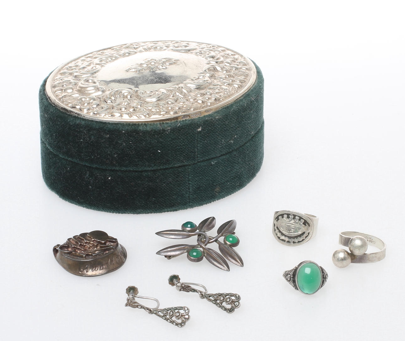 SMYCKEN 6 delar, silver samt SMYCKESASK delvis silver Italien. 1900/2000-tal.