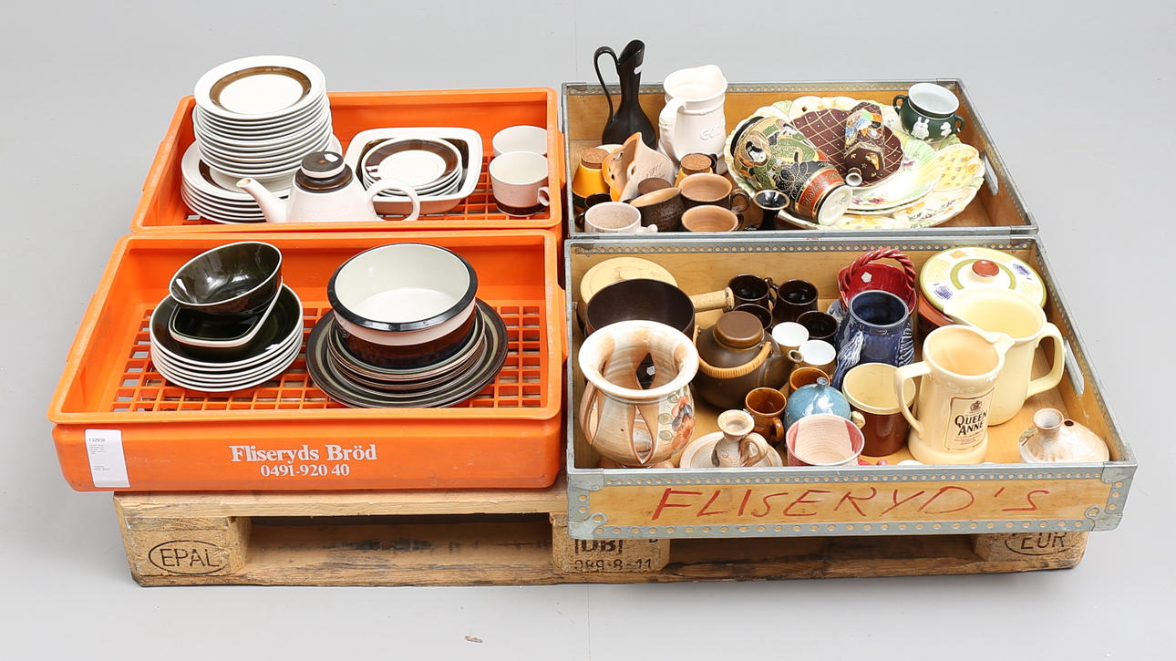 STORT PARTI KERAMIK mm, 92 delar, 1900-talets mitt/andra hälft.