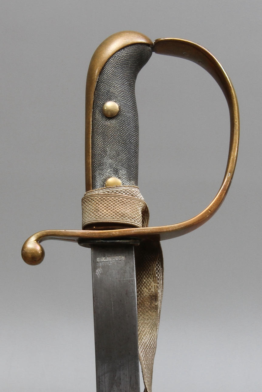 POLISSABEL, med portepé.