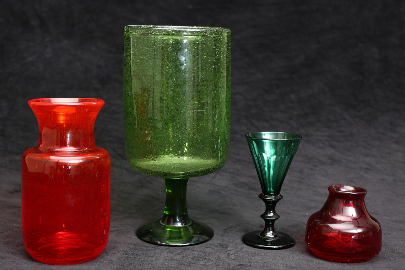 GLASFÖREMÅL 4 stycken en signerad Erik Höglund.