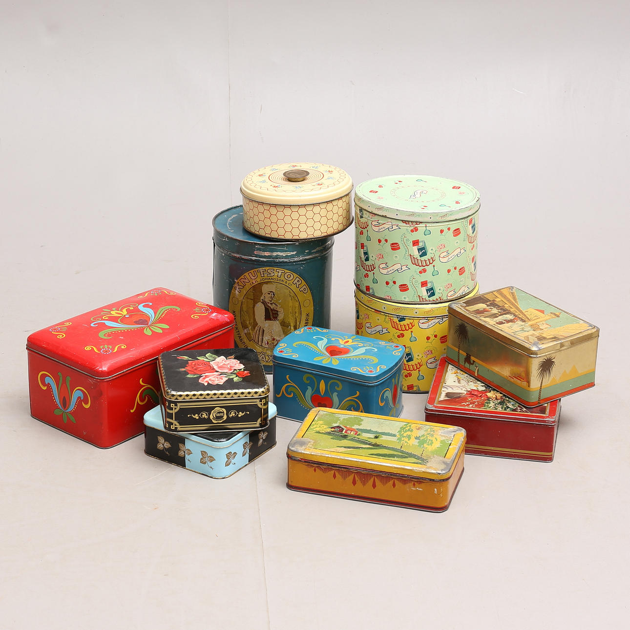 TIN CANS, A Collection, 1900s.