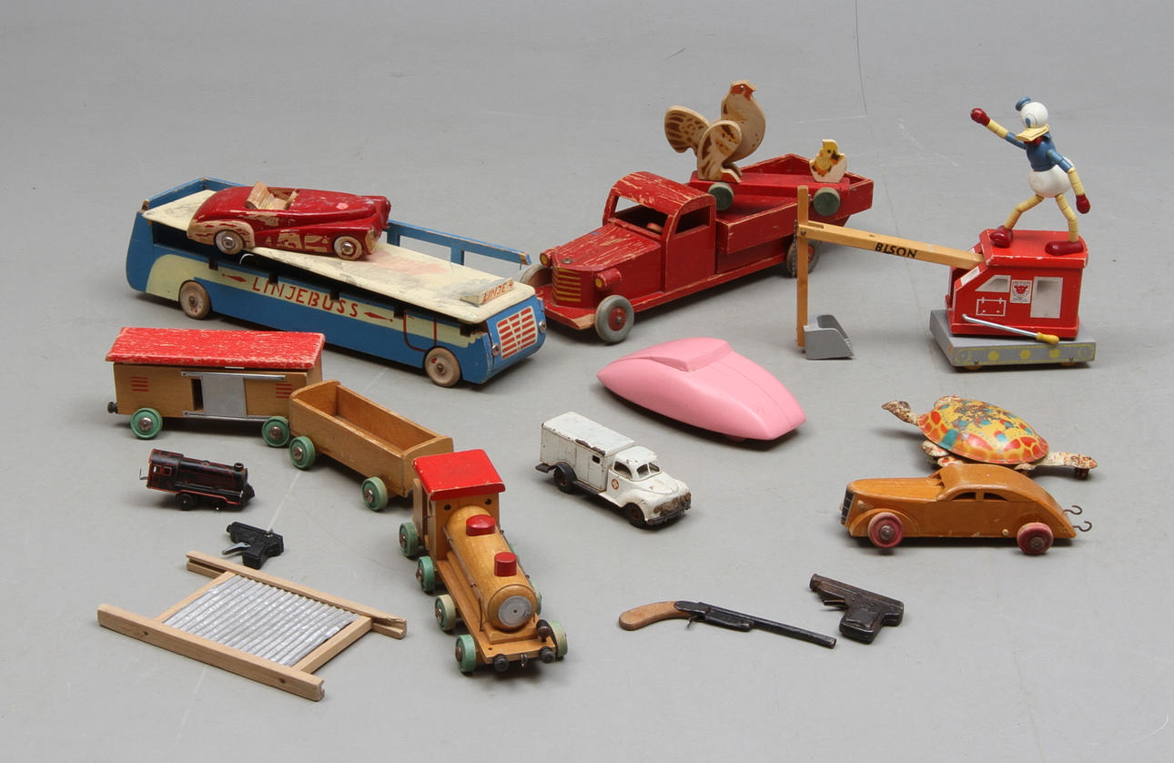 TRÄLEKSAKER, BRIO, GEMLA med flera. KALLE ANKA, TÅG, BILAR med mera.