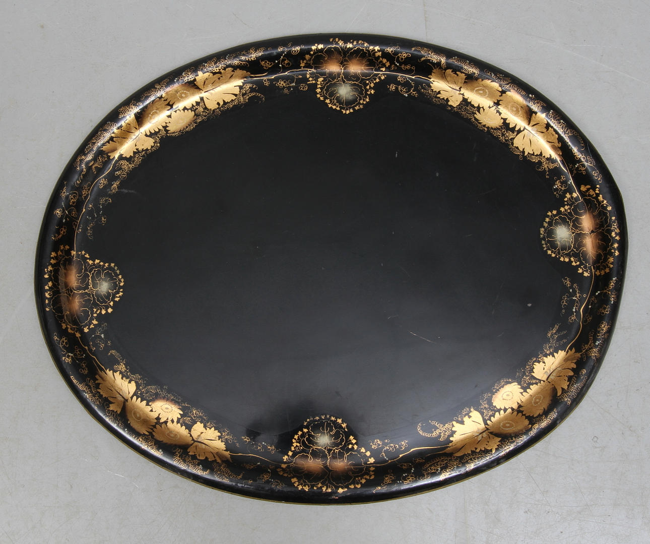 BRICKA, metall, 1900-talets första del.