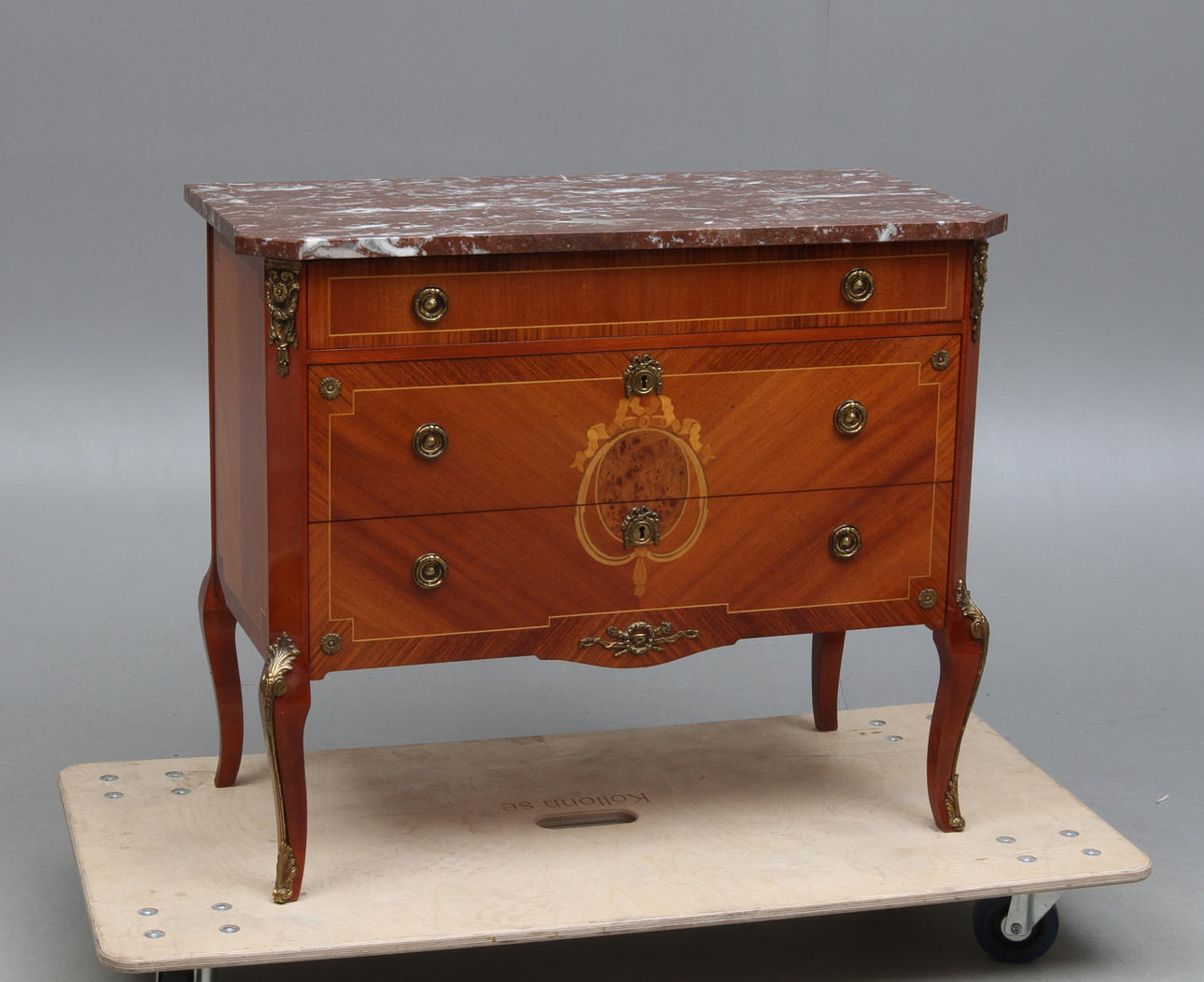 BYRÅ med stenskiva, Louis XVI stil, 1900-tal.