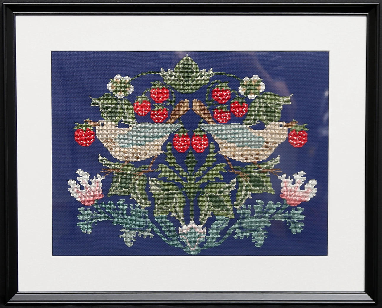 BRODERI, efter Strawberry Thief, William Morris.