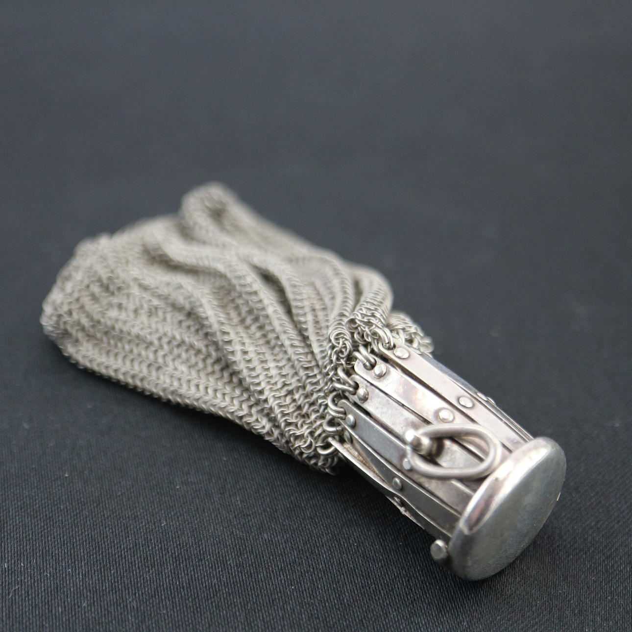 ANTIKE SILBERNE GELDKATZE.