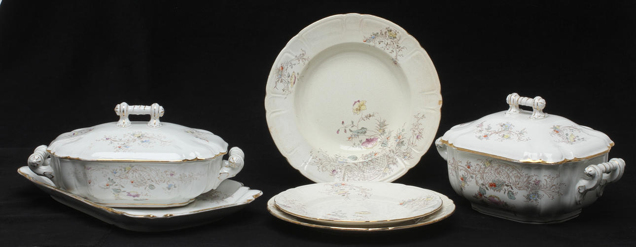 MATSERVISDELAR, ca 39 delar, porslin, "Axel", Gustavsberg.