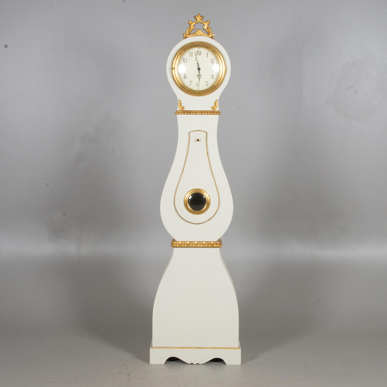 STANDUHR, weiß lackiert mit Vergoldung, Scan Clock.