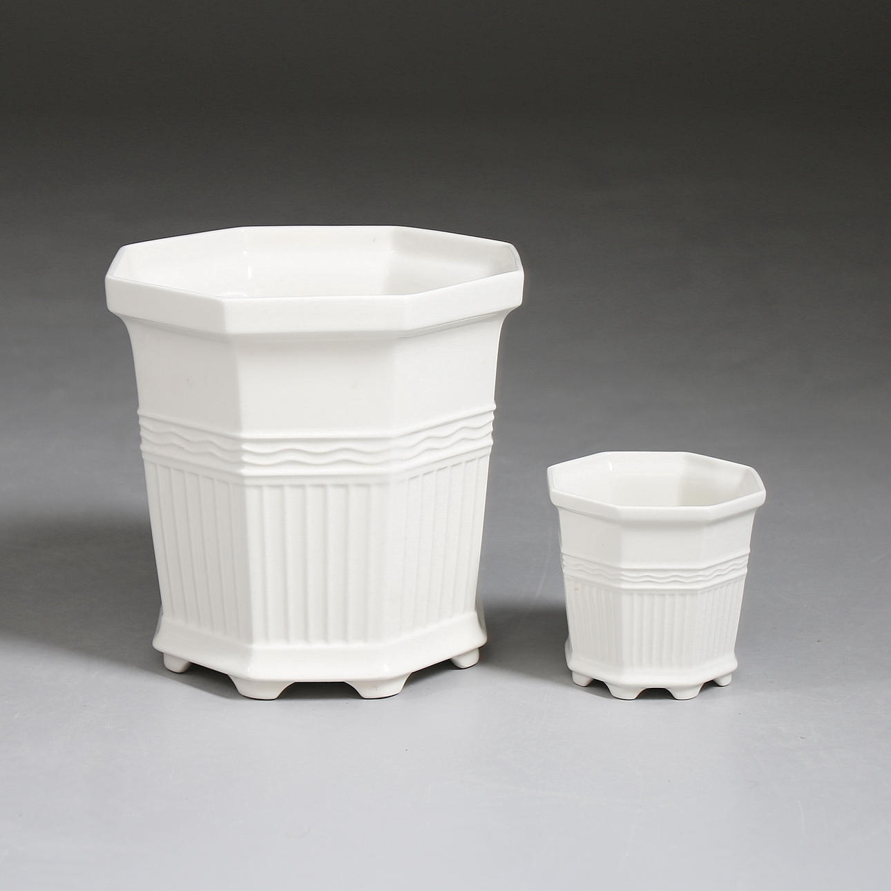 YTTERFODER, 2 st, porslin, Prins Eugens Waldermarsudde, Gustavsberg, 1900-talest slut.
