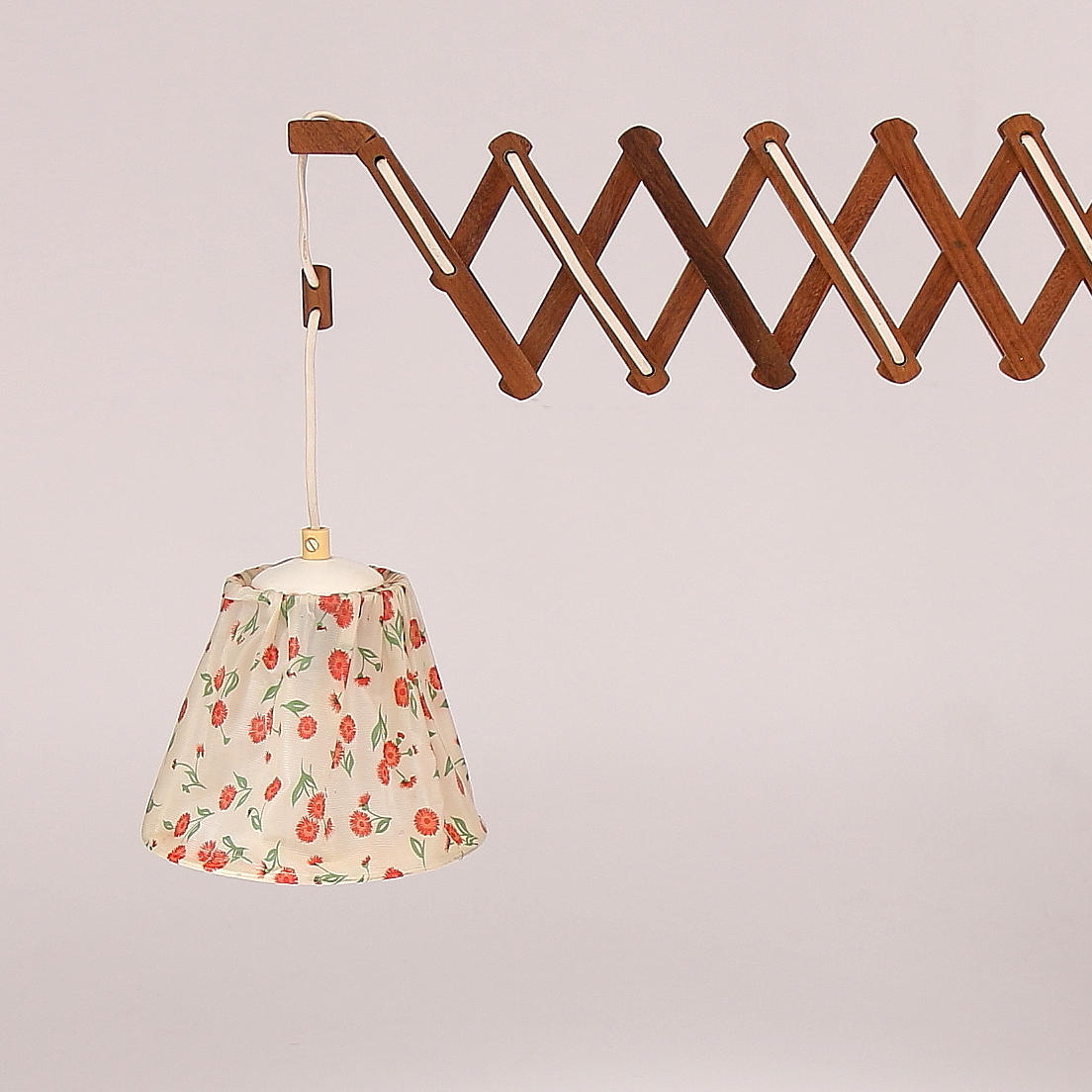 WANDLEUCHTE, Teak, Scherenarm, 1950er / 60er Jahre.